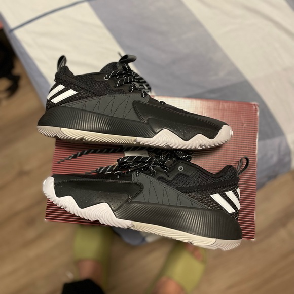 DAME CERTIFIED BLACK AND WHITE SZ9.5 - Picture 1 of 4